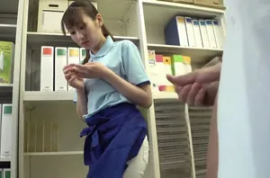 Qua nhà khiếu nại gã nhà bên kinh tởm, cô gái bị giam cầm cưỡng bức