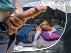 Nữ thần với khuôn mặt hoàn hảo nhảy múa quyến rũ, thay đồ lót trong suốt nhưng vẫn nhỏ bé